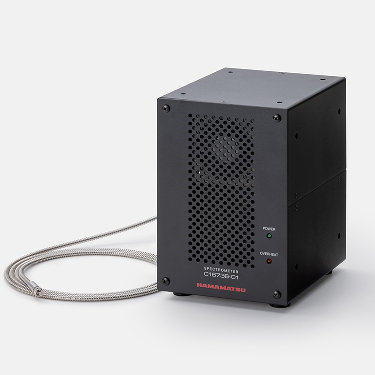 High dynamic range spectrometer