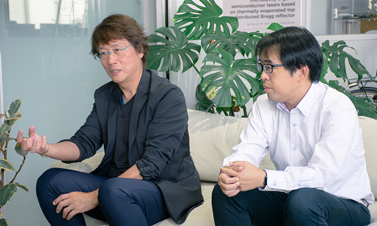 絶対発光量子収率測定法の確立と有機光エレクトロニクスの研究