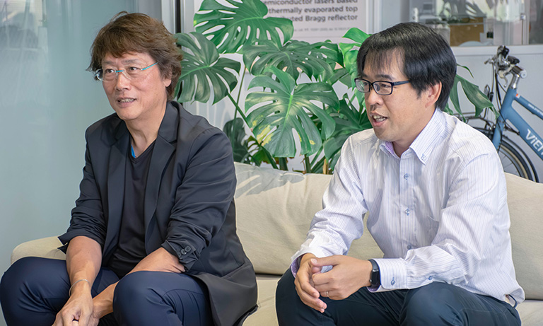 安達 千波矢 様と中野谷 一 様