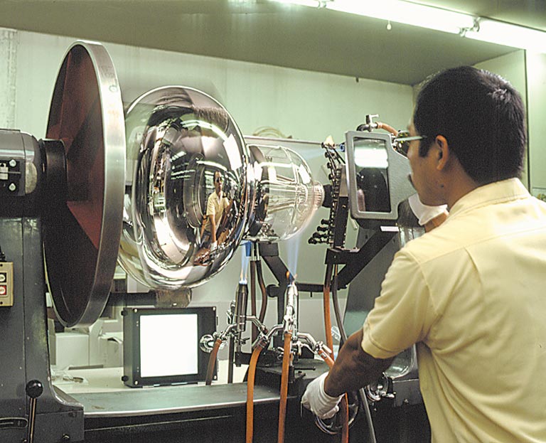 20インチ光電子増倍管開発ストーリー | 浜松ホトニクス