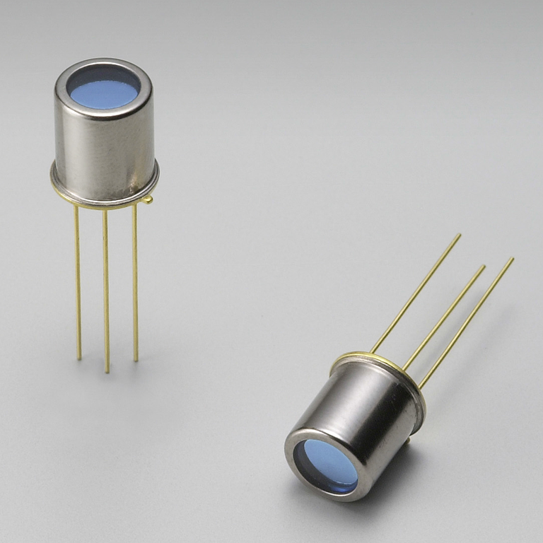 Si Photodiode with Interference Filter for Monochromatic Light Detection